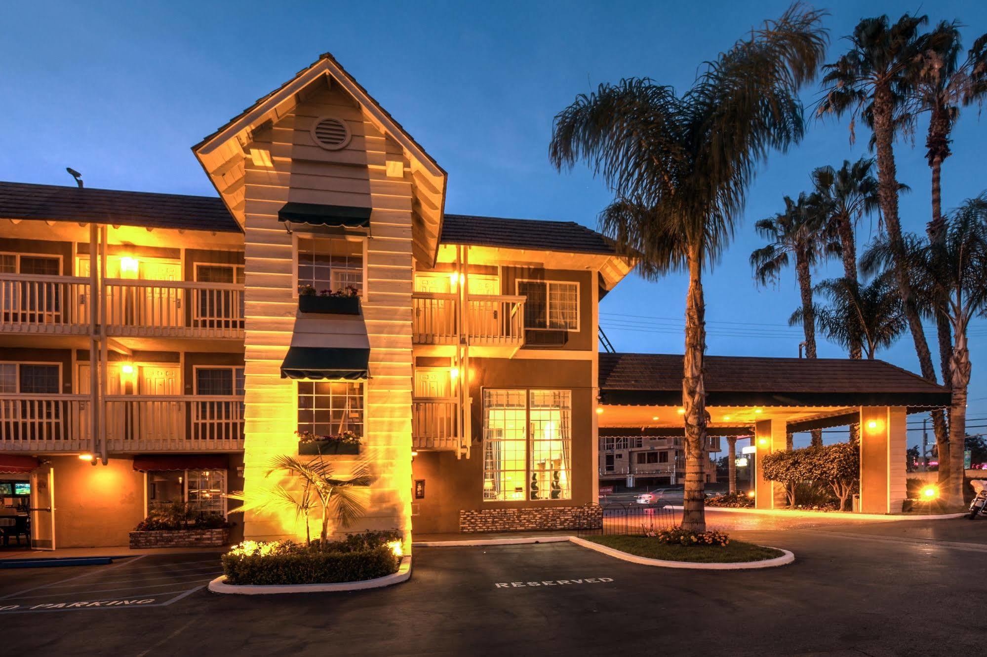 Hotel Ramada By Wyndham Costa Mesa/newport Costa Mesa
